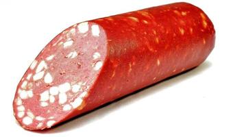 cervelat, geräucherte wurst über weiß foto