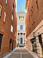 london in großbritannien im februar 2022. ein blick auf die st. pauls kathedrale foto