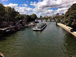 ein panoramablick auf paris im sommer foto