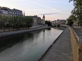ein panoramablick auf paris im sommer foto