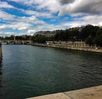 ein panoramablick auf paris im sommer foto