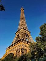 ein panoramablick auf paris im sommer foto