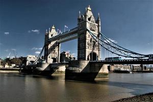 Blick auf die Tower Bridge in London foto