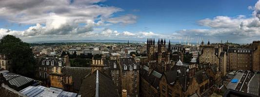 ein panoramischer blick auf ediburgh foto