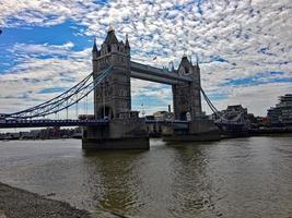 Blick auf die Tower Bridge in London foto