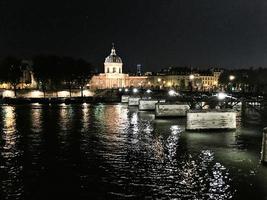 ein panoramablick auf paris im sommer foto