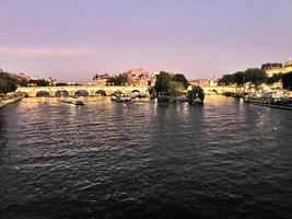 ein panoramablick auf paris im sommer foto