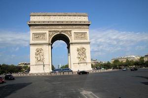 ein panoramablick auf paris in der sommersonne foto