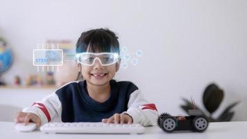 stamm schulkinder lernen bildung technologie gebäude roboter auto kreative ideen konstruktion entwicklung programmierung analyse, grafische symbole ui bildschirm foto