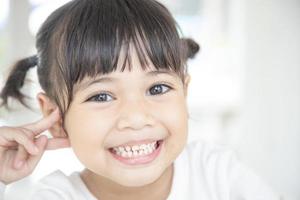 asiatische Kinder Mädchen Glück und Lächeln foto