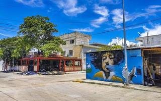 playa del carmen quintana roo mexiko 2022 typische straße und stadtbild von playa del carmen mexiko. foto