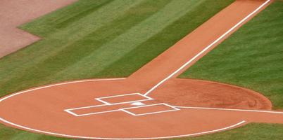 Hauptplatte auf einem Baseballfeld foto