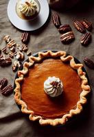 traditionelles Thanksgiving, Halloween-Kürbiskuchen mit gerösteten Pekannüssen oder Kürbiskernen. foto