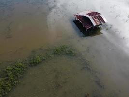 Die Häuser der Dorfbewohner im ländlichen Thailand wurden überflutet. foto