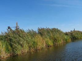 kleines Dorf in den Niederlanden foto