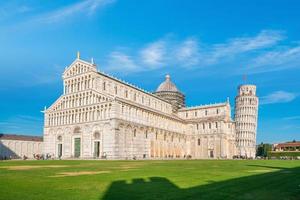 Kathedrale von Pisa und der schiefe Turm in Pisa foto