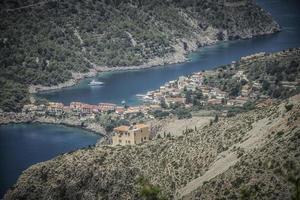 Ansicht von Assos in Kefalonia, Griechenland, von oben foto