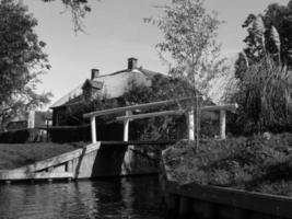 das niederländische dorf giethoorn foto