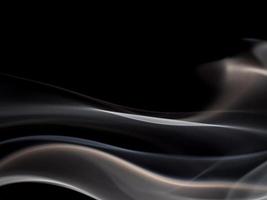 Rauchlinien auf einem schwarzen Hintergrund foto