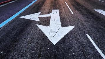 symbole auf dem boden auf jeder straße der welt 3d-rendering foto