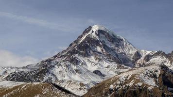 bergblick landschaft kaukasischer gipfel foto