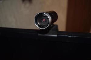 Webcam, die an den Monitor angeschlossen ist foto