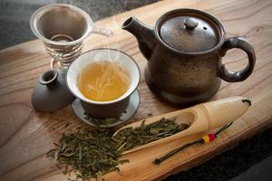 Tasse grüner Tee und Accessoires foto