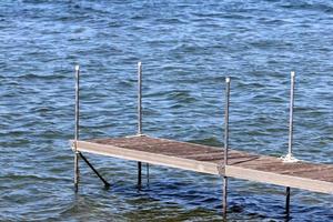 Liegeplatz am Ufer zum Festmachen von Booten und Yachten. foto