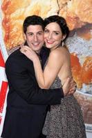 los angeles - 19. märz - jason biggs jenny mollen kommt am 19. märz 2012 in los angeles, ca foto