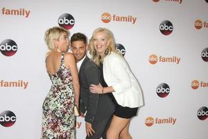 los angeles - 4. aug - chelsea kane, jean-luc bilodeau, melissa peterman bei der abc tca sommerpressetour 2015 party im beverly hilton hotel am 4. august 2015 in beverly hills, ca foto