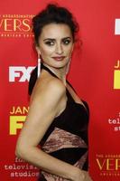 los angeles - 8. jan - penelope cruz bei der ermordung von gianni versace - uraufführung der amerikanischen krimigeschichte im arclight theater am 8. januar 2018 in los angeles, ca foto