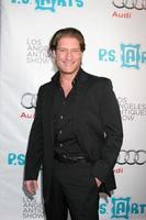 los angeles - 13. april - sean kanan kommt am 13. april 2011 in santa monica, ca. 13. april 2011 zur eröffnungsgala der 16. los angeles antiquitätenmesse zugunsten von ps arts im barker hanger an foto