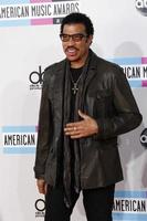 Los Angeles - 20. November - Lionel Richie kommt bei den American Music Awards 2011 im Nokia Theatre am 20. November 2011 in Los Angeles, ca foto