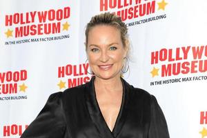 los angeles - 21. april - sharon case im hollywood museum feiert am 21. april 2022 in los angeles, ca foto