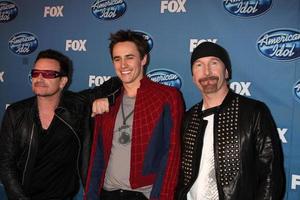 los angeles - 25. mai - bono, reeve carney, the edge im presseraum des amerikanischen idol-finales 2011 bei nokia im la live am 25. mai 2011 in los angeles, ca foto