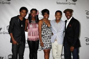 los angeles - 10. jan - let it shine cast - trevor jackson, coco jones, dawnn lewis, tyler james williams, courtney b. vance kommt am 10. januar 2012 zur abc tca party winter 2012 im langham Huntington hotel in pasadena, ca foto