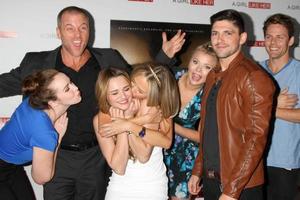 los angeles - 27. märz - sean carrigan, camryn grimes, hunter king, melissa ordway, kelli goss, robert adamson, lachlan buchanan bei der vorführung von a girl like her in den arclight hollywood theatern am 27. märz 2015 in los angeles, ca foto