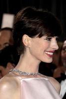 Los Angeles - 24. Februar - Anne Hathaway kommt zu den 85. Academy Awards und überreicht die Oscars im Dolby Theatre am 24. Februar 2013 in Los Angeles, ca foto