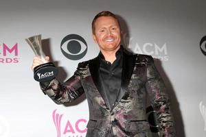 las vegas - 2. april - shane mcanally bei den academy of country music awards 2017 in der t-mobile arena am 2. april 2017 in las vegas, nv foto