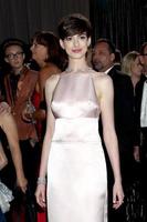 Los Angeles - 24. Februar - Anne Hathaway kommt zu den 85. Academy Awards und überreicht die Oscars im Dolby Theatre am 24. Februar 2013 in Los Angeles, ca foto