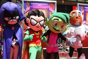 los angeles, 22. juli - charaktere, atmosphäre bei den teen titans gehen zur filmpremiere auf dem tcl chinese theater imax am 22. juli 2018 in los angeles, ca foto