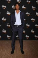 los angeles - 15. juli - alfred enoch im abc juli 2014 tca im beverly hilton am 15. juli 2014 in beverly hills, ca foto