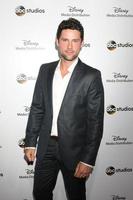 los angeles - 17. mai - benjamin hollingsworth bei den abc international upfronts 2015 in den disney studios am 17. mai 2015 in burbank, ca foto