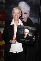 los angeles - 10. oktober - annie lennox beim in-store-auftritt, um nostalgie bei amoeba records am 10. oktober 2014 in los angeles, ca foto