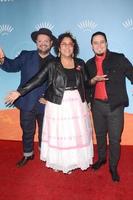 los angeles - 12 dez la santa cecilia im cirque du soleil präsentiert la premiere event von luzia im dodger stadium am 12. dezember 2017 in los angeles, ca foto