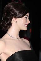 los angeles - feb 27 - anne hathaway wachsfigur bei der enthüllung der wachsfigur von madame tussauds wachsmuseum in den tcl chinese 6 theatern am 27. februar 2014 in los angeles, ca foto