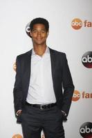 , los angeles - aug 4 - alfred enoch auf der abc tca sommerpressetour 2015 party im beverly hilton hotel am 4. august 2015 in beverly hills, ca foto