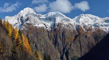 Herbstlandschaft in den Alpen foto