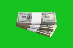 Bündel US-Dollar-Scheine isoliert auf Chroma-Keyer-Grün. Packung amerikanisches Geld mit hoher Auflösung auf perfekter grüner Maske foto