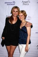 los angeles - 17. juli - ashley jones, kara holden kommt am 17. juli 2013 in los angeles, ca foto